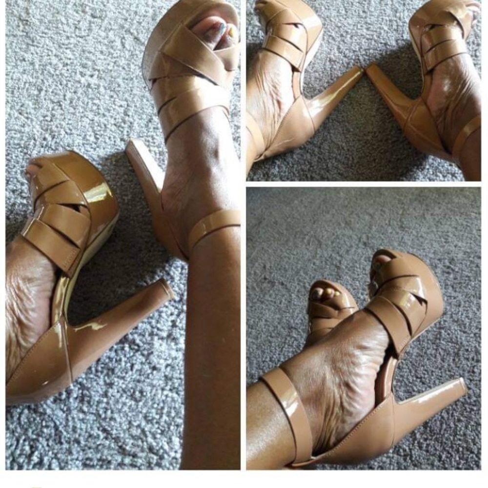 BCBGeneration strapping sandal